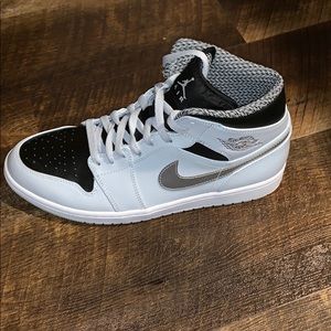 Air Jordan 1 Mid- Men’s